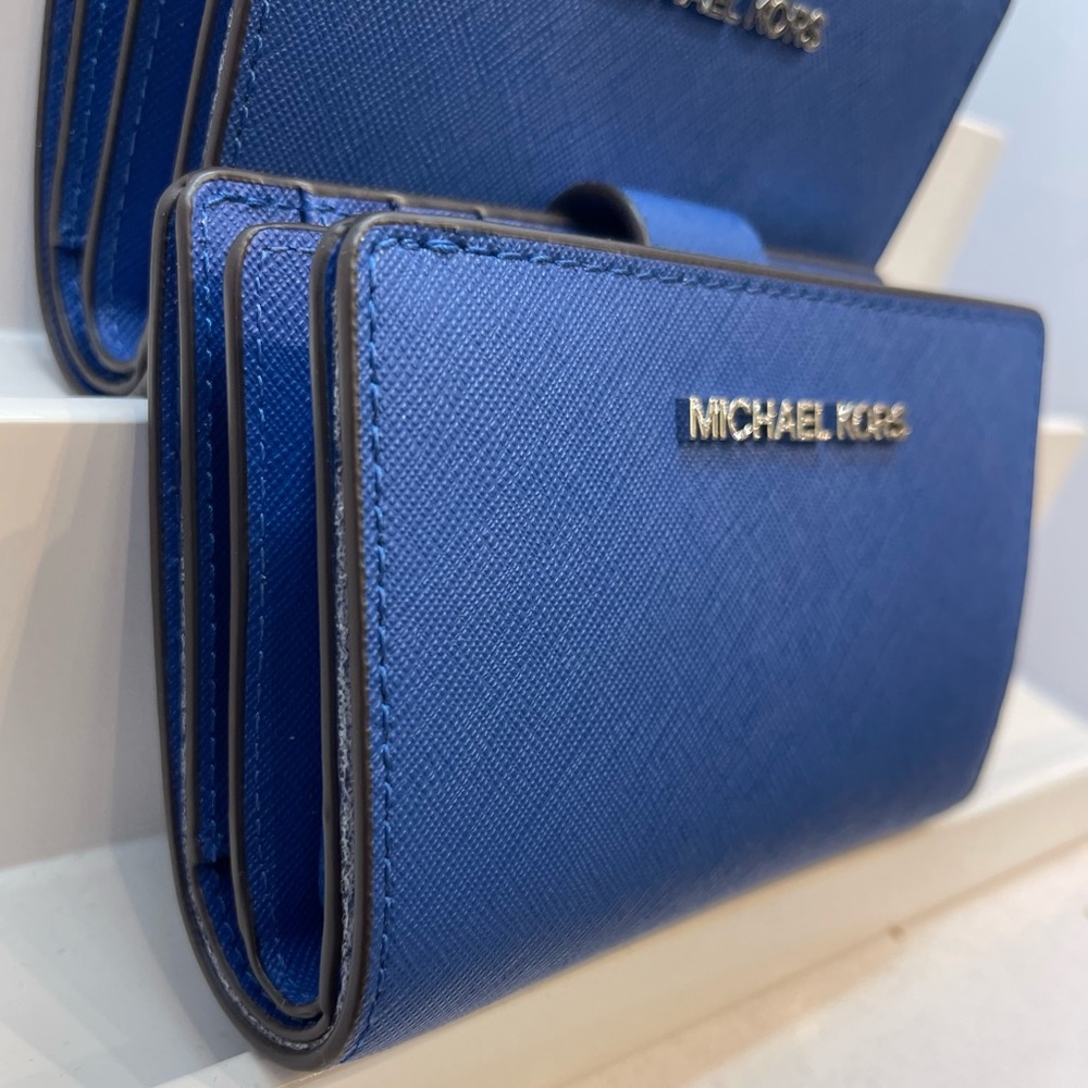 MICHAEL KORS Medium Saffiano Leather Bifold Wallet
Galaxy Blue 
NWT - Picture 1 of 16